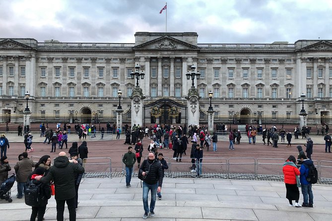 London Highlights Private Car with Driver Guide - The guide question: driver-guide or Blue Badge specialist
