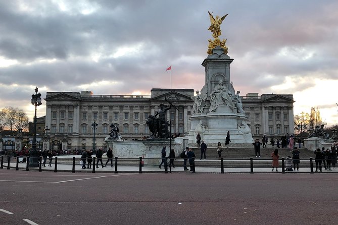 London Highlights Private Car with Driver Guide - The City of London and the Tower Bridge stop