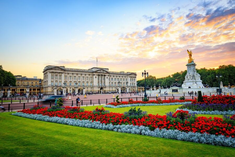 London: Private Full Day Tour with Driver Guide - What the private vehicle really adds