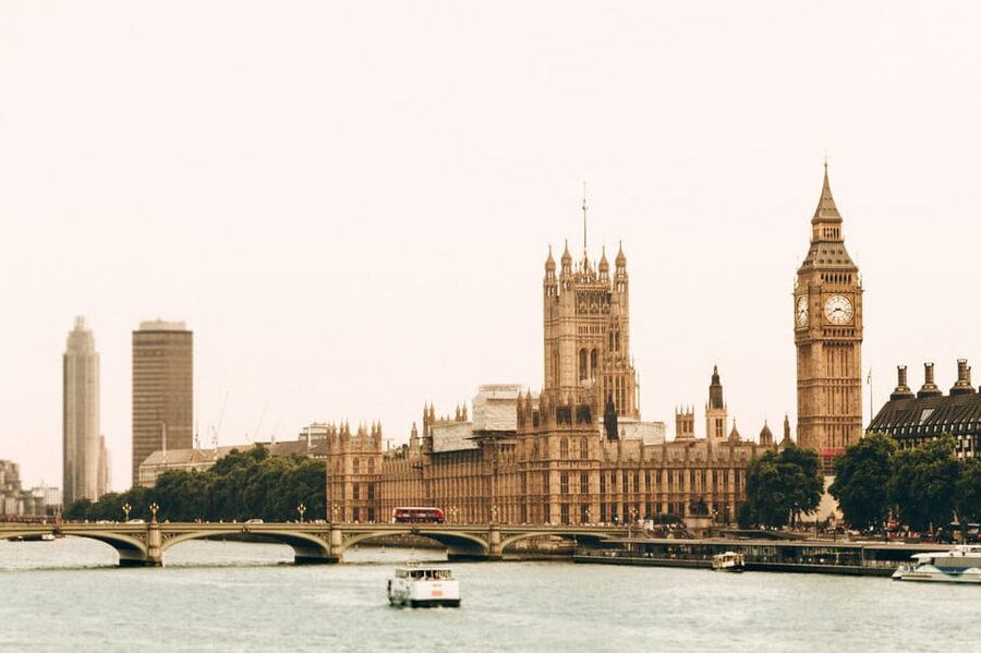London: Private Self Guided Tour with a Chauffeur - Key points to know