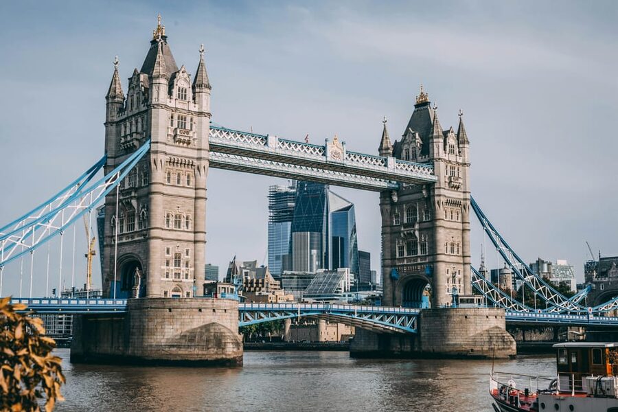 London: Private Self Guided Tour with a Chauffeur - Linking Big Ben, Tower Bridge, and Trafalgar Square