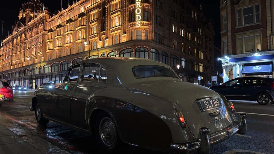 London Tour in a Vintage Rolls Royce - The chauffeur-guide makes the difference