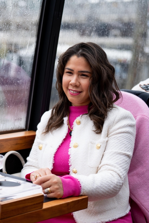 London: Traditional Afternoon Tea Tour in a Luxury Coach - Afternoon tea served while London moves past the glass