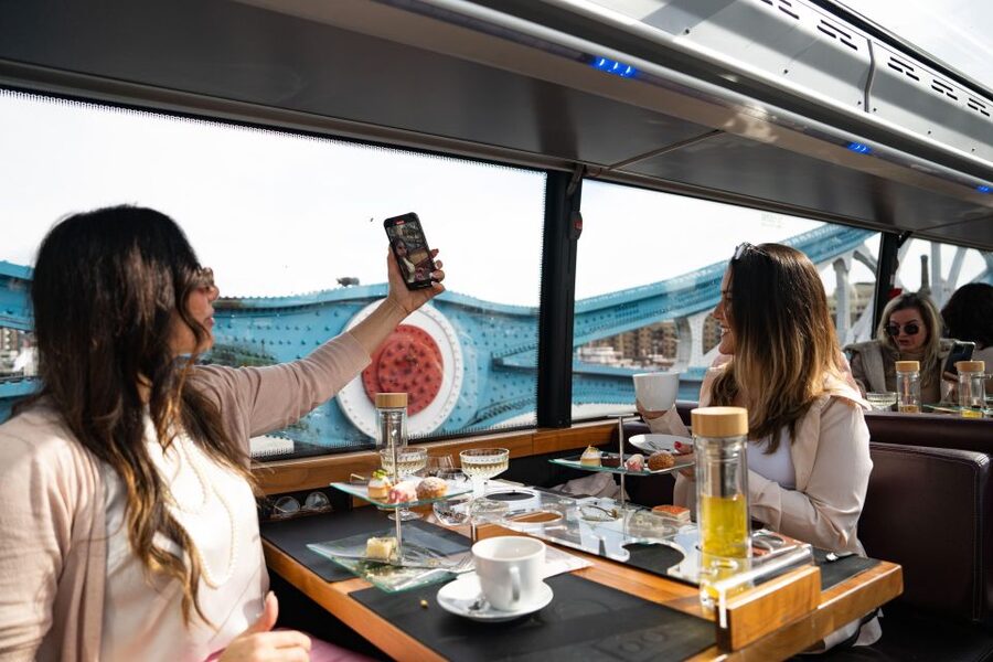 London: Traditional Afternoon Tea Tour in a Luxury Coach - St. Paul’s and the City of London