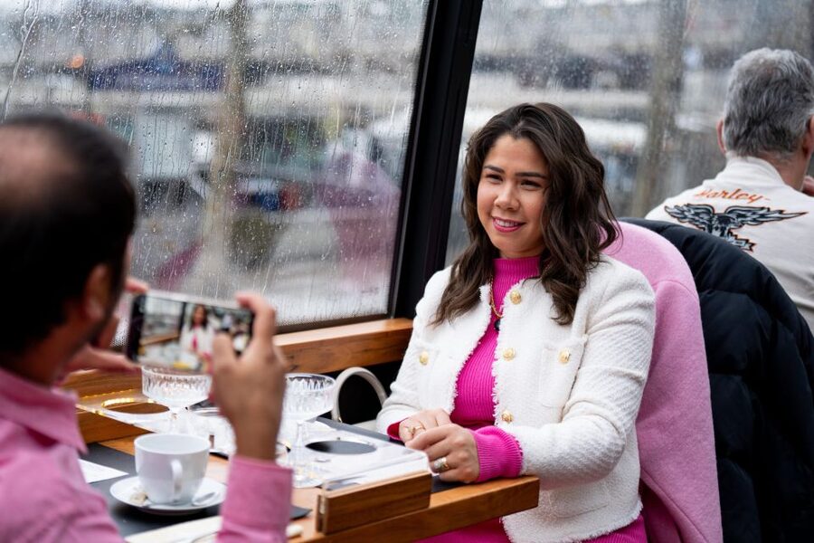 London: Traditional Afternoon Tea Tour in a Luxury Coach - Starting at Embankment and finding your seat