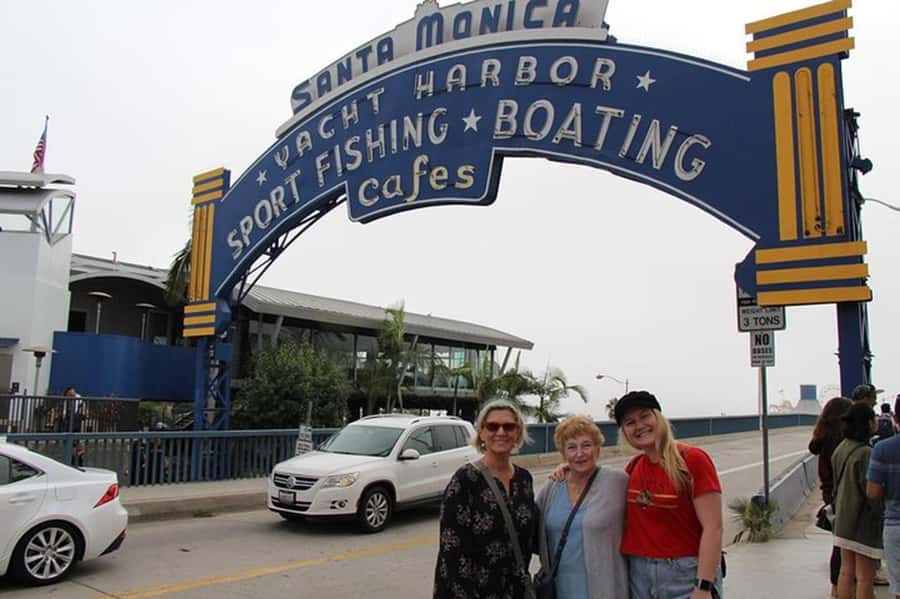 Los Angeles: Private Sightseeing Tour in a Limousine - 5hrs - Beverly Hills, Rodeo Drive, and celebrity homes