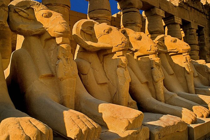 Luxor with private car and private tour guide from Hurghada - Lunch, the souq, and room to adjust the day