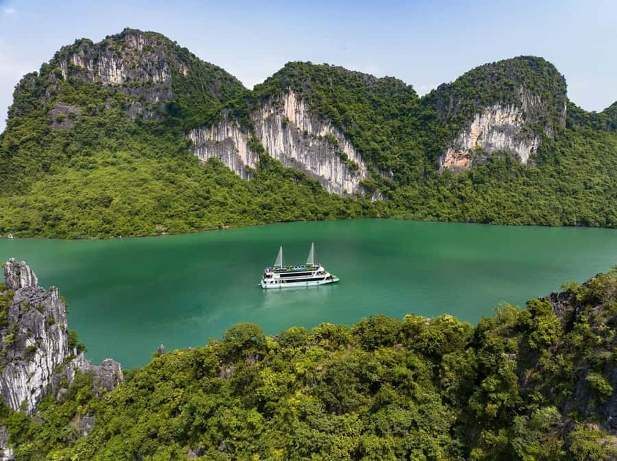 Luxury 6-Star Azura Cruise Halong Bay, Free Hanoi Limousine - Dining, service, and what is included