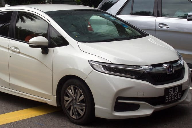 Luxury cars for rent with driver - Starting in Kandy and meeting at the airport