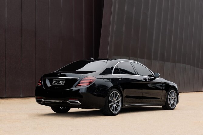 Luxury Chauffeur Car Melbourne Airport To CBD or city to airport - Why the flat group fare matters