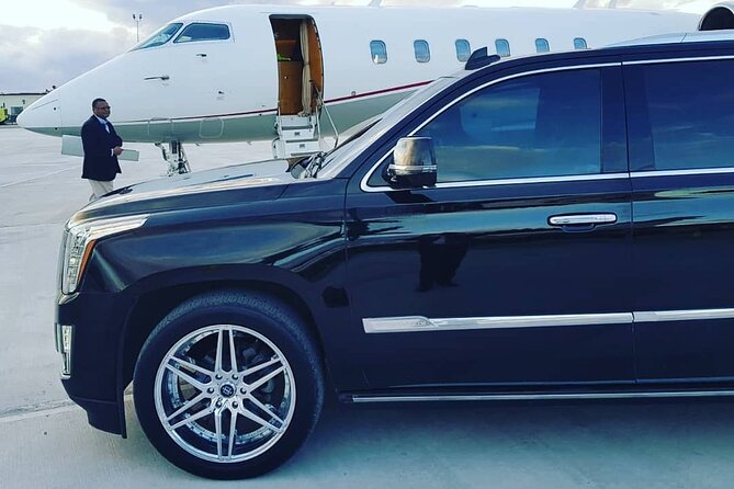 Luxury Escalade Cadillac Private Roundtrip Transportation - A calm start after the airport or cruise port