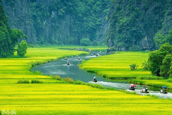 Luxury Hoa Lu - Tam Coc 1 Day Tour From Hanoi - By Limousine & Small Group - Tam Coc by bamboo boat