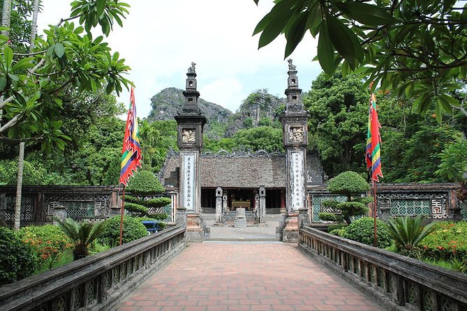 Luxury Hoa Lu - Trang An 1 Day Tour From Hanoi - By Limousine & Small Group - Guide quality and the group experience