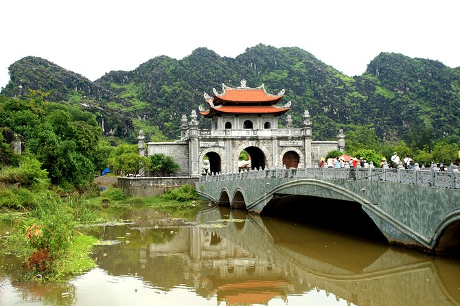 Luxury Hoa Lu - Trang An 1 Day Tour From Hanoi - By Limousine & Small Group - Lunch with Vietnamese and Asian dishes