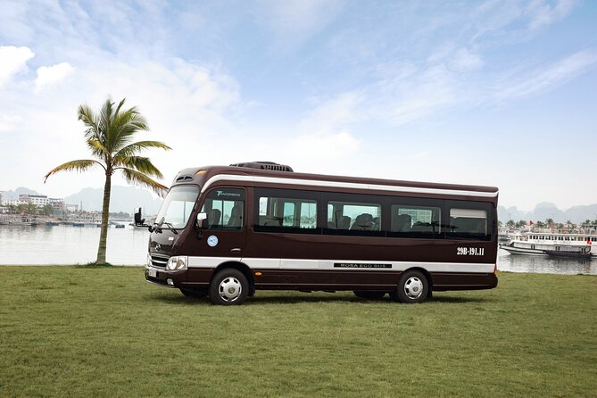 Luxury Limousine Bus transfer Ha Noi Old Quarter to Ha Long Bay - The road across the Red River Delta