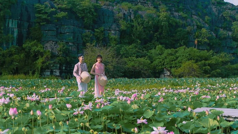 Luxury Limousine Tour: Hoa Lu, Trang An/Tam Coc & Mua Cave - Hoa Lu and the old royal center