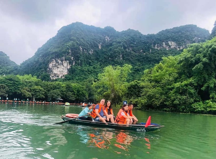 Luxury Limousine Tour: Hoa Lu, Trang An/Tam Coc & Mua Cave - What the $42 price really covers