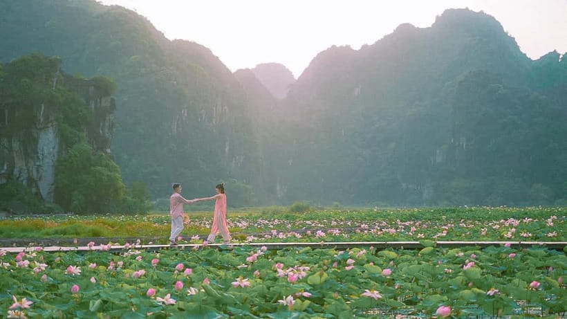 Luxury Limousine Tour: Hoa Lu, Trang An/Tam Coc & Mua Cave - The limousine ride from Hanoi