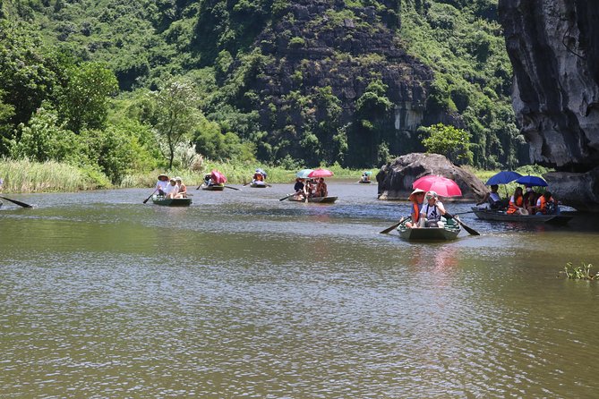 Luxury Limousine Trang An-Mua Cave - Bich Dong max 6-8 pax/ group - The limousine ride from Hanoi