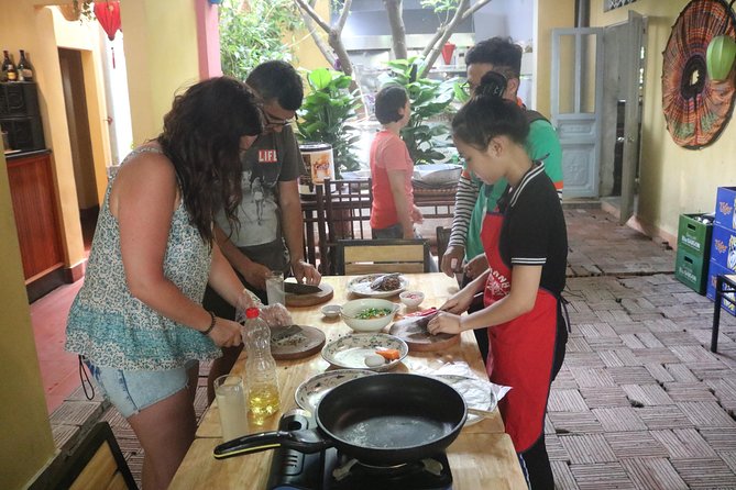 Luxury Limousine Trang An-Mua Cave - Bich Dong max 6-8 pax/ group - Meeting a local family