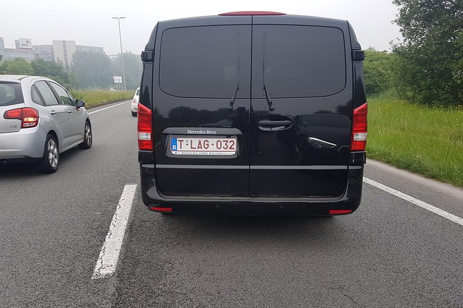 Luxury Minivan from Charleroi airport to the city of Brussels - Meeting your driver at Charleroi Airport
