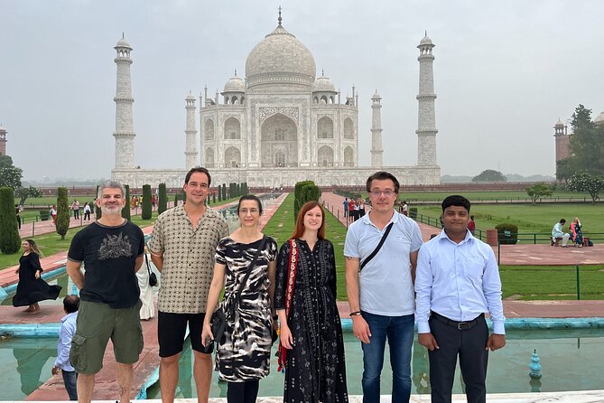 Luxury Taj Mahal Tour by Mercedes - BMW - Audi - The early ride from Delhi to Agra