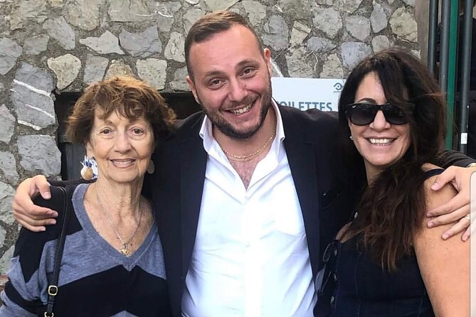 Luxury transfer from NAPOLI TO SORRENTO - Meeting your driver and handling luggage