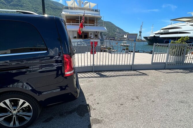 Luxury transfer from NAPOLI TO SORRENTO - The vehicle and onboard comforts