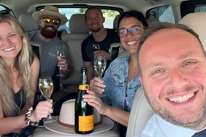 Luxury transfer from NAPOLI TO SORRENTO - Stops, flexibility, and what is not promised