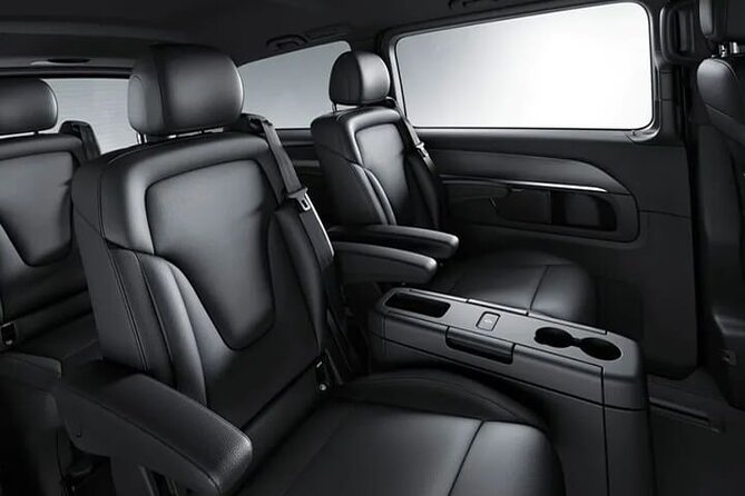 Luxury Van Departure from Barcelona to Barcelona Airport BCN - Leaving Barcelona without the usual airport scramble