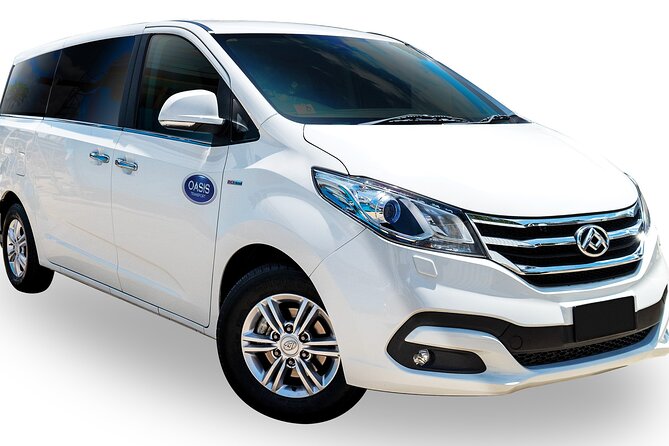 Luxury Van, Private Transfer, Cairns Airport - Cairns City - A 15-minute start to your Cairns stay