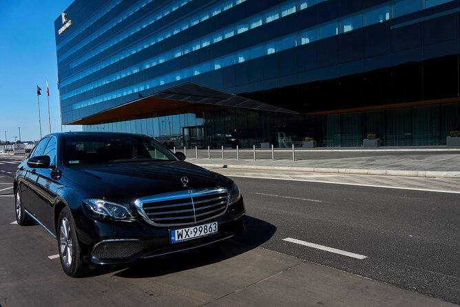Luxury Warsaw Chopin Airport Transfer by private Limousine - What the private Mercedes ride includes
