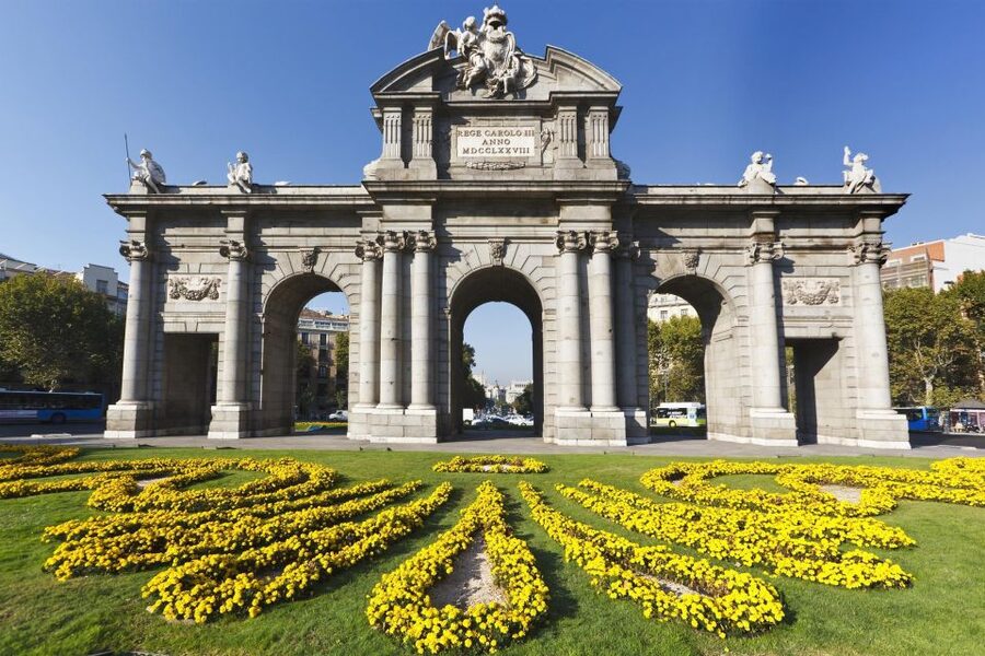 Madrid: Private Custom City Tour with Driver and Guide - Plaza de España and Madrid’s medieval beginnings
