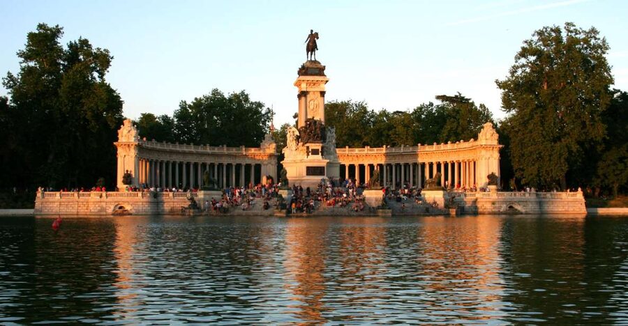 Madrid: Private Custom City Tour with Driver and Guide - Plaza Mayor and Plaza de la Villa
