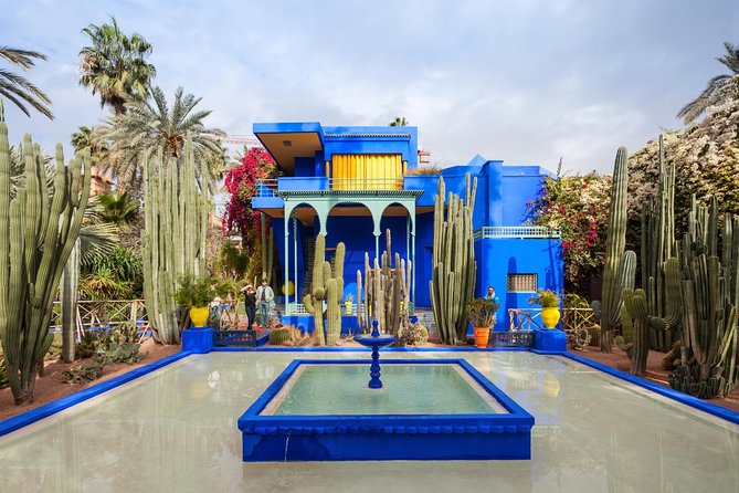 Marrakech sightseeing tour with driver - Menara Gardens and the Atlas Mountain view