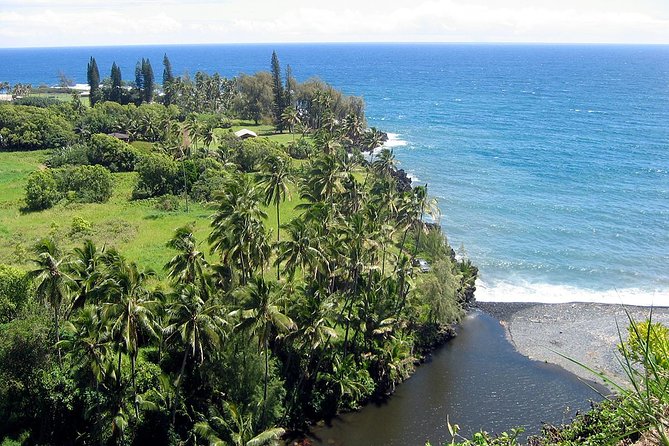 Maui: Road to Hana Luxury Limo-Van Tour with Helicopter Flight - Wai‘anapanapa and Maui’s black sand coast