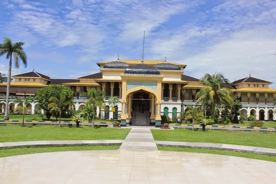 MEDAN : Private Car Driver For Medan Excursions - A private way to get your bearings in Medan