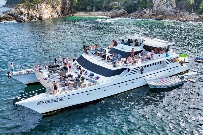 Mega Yacht Limousine of the Sea 1: Puerto Vallarta - Who will enjoy this Puerto Vallarta yacht charter?