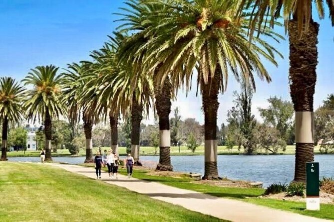 Melbourne Landmark City Tour. Your day Your way Your private tour - The Shrine of Remembrance and Melbourne’s gardens