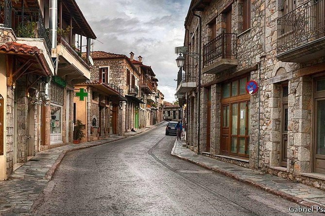 Mercedes Private Tour to Delphi and Arachova - The ancient site, the Temple of Apollo, and the long climb