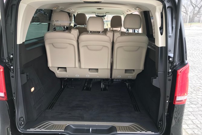 Mercedes V Class VIP minivan Kraków - The airport connection and chauffeur service