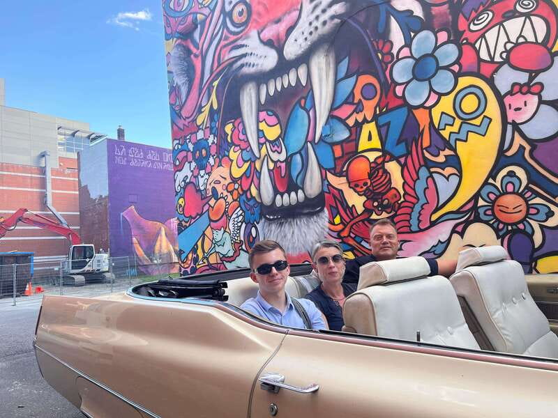 Montréal: Guided Tour in Vintage Convertible Cadillac - Weather, comfort, and practical details