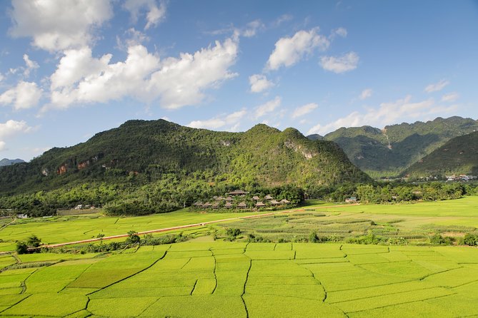 Morning Limousine Transfer Hanoi to Mai Chau 5 hours from Hanoi Old Quarter - Thung Khe Pass and the local market stop
