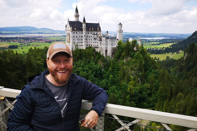 Munich private Car & Walking Tour incl. BMW World & River Surfers - Lunch beside an Austrian Alpine lake