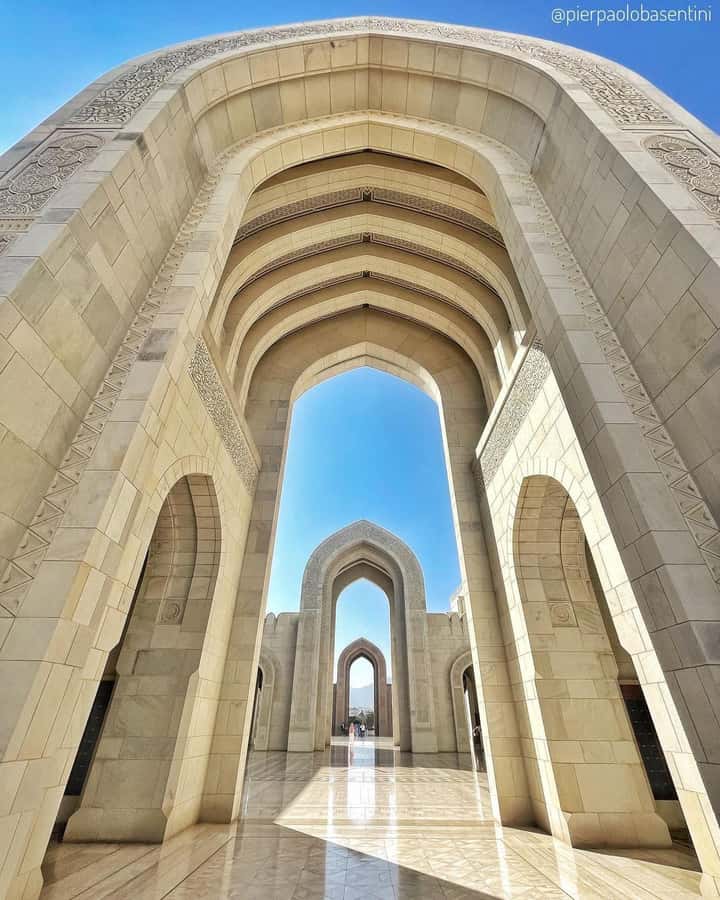 Muscat City Tour and life with Omani Guy ( luxury car). - Looking over old Muscat, Al Alam Palace, and the forts
