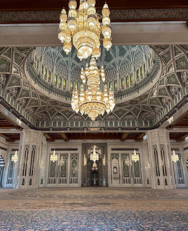 Muscat City Tour and life with Omani Guy ( luxury car). - The guide makes or breaks the day