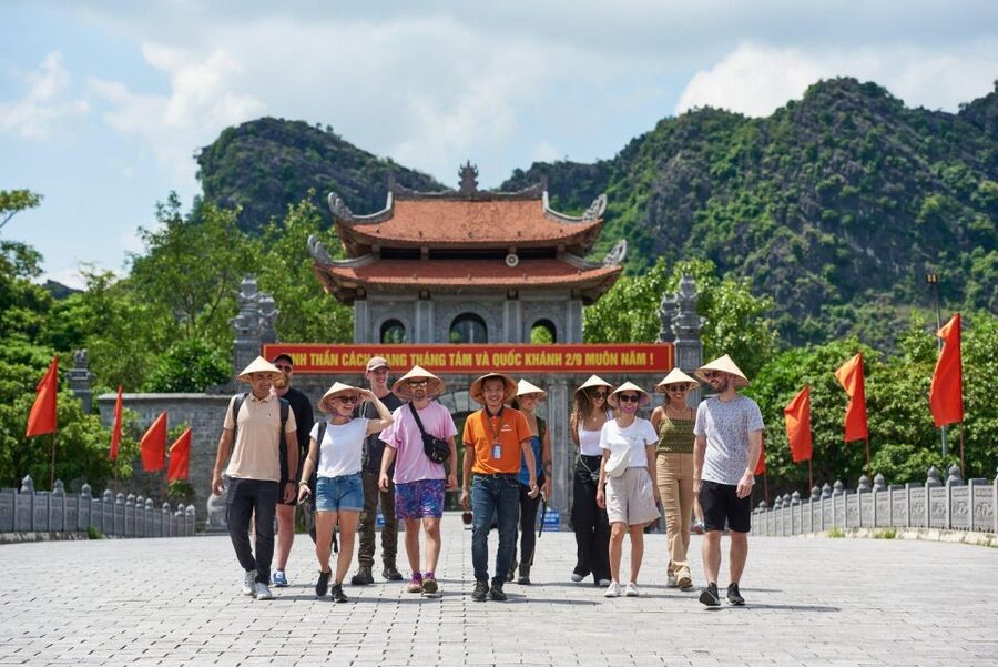 Ninh Binh 1 Day,HoaLu-Tam Coc-Mua Cave,Buffet Lunch,Limo Bus - Why this day trip works so well