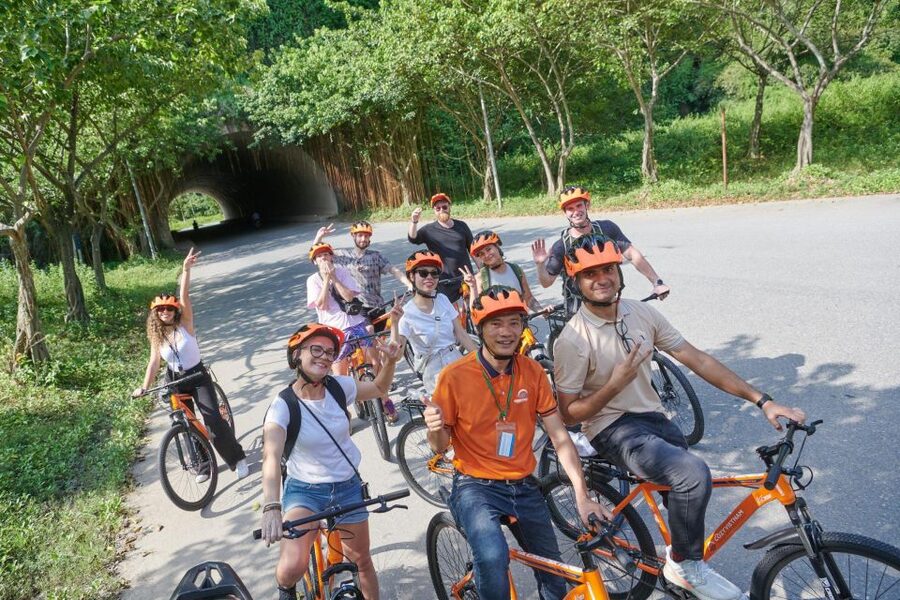 Ninh Binh 1 Day,HoaLu-Tam Coc-Mua Cave,Buffet Lunch,Limo Bus - What the $44 price really covers