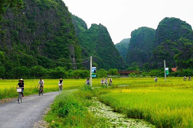 Ninh Binh Day Tour Tam Coc Mua Cave Hoa Lu Buffet Lunch Limousine - Returning to Hanoi after a long day