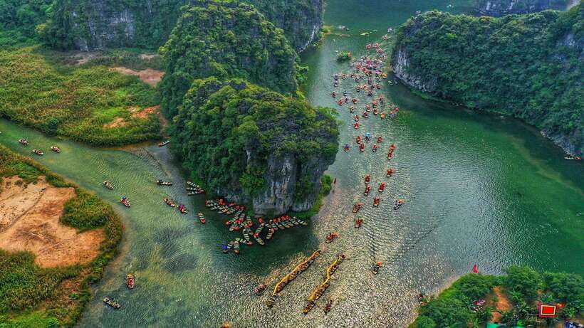Ninh Binh: Hoa Lu Mua Cave Trang An on Limousine and Cycling - Lunch after the Hoa Lu visit